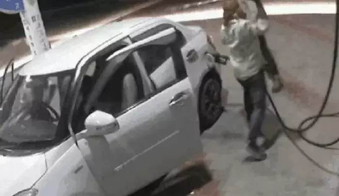 पेट्रोल पंप पर लूट की कोशिश: सेल्समैन पर डंडे से हमला कर कैश नहीं मिला तो स्वैप मशीन ले भागे