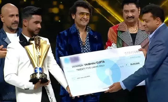 कानपुर के सिंगर वैभव गुप्ता इंडियन आइडल 14 का खिताब विजेता बने