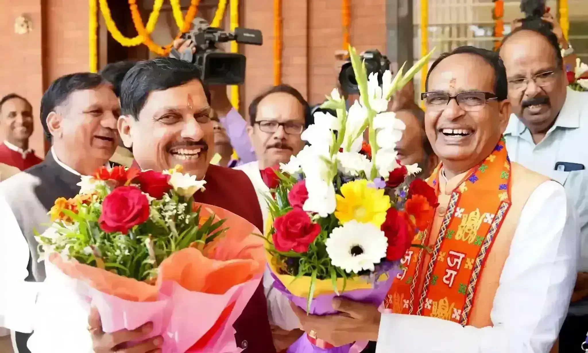 शिवराज सिंह ने जन्मदिन पर रोपे 64 पौधे, मुख्यमंत्री ने घर पहुंचकर दी बधाई