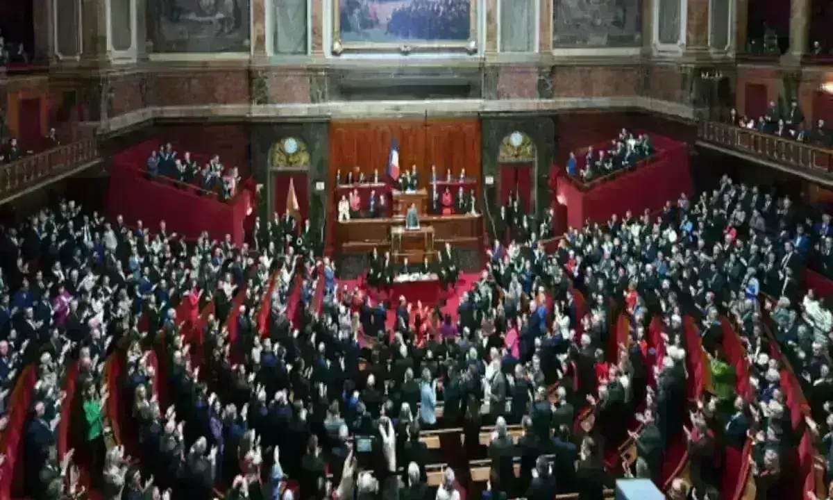 फ्रांस ने महिलाओं को दिया गर्भपात कराने का संवैधानिक अधिकार, ऐसा करने वाला पहला देश फ्रांस ने महिलाओं को दिया गर्भपात कराने का संवैधानिक अधिकार, ऐसा करने वाला पहला देश