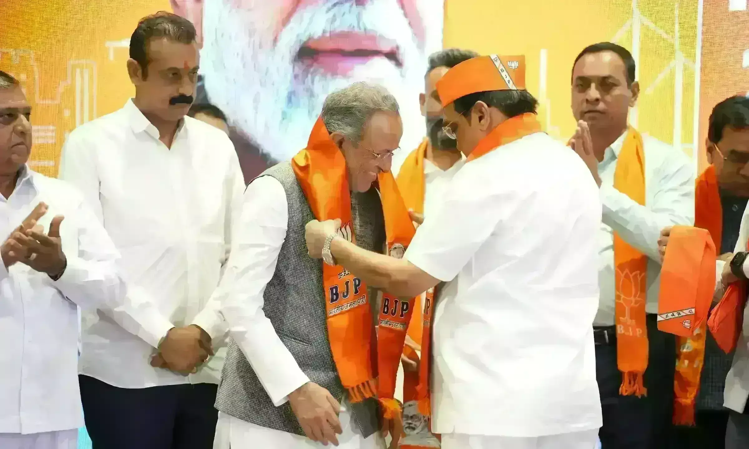 गुजरात में भारत जोड़ो यात्रा पहुंचने से पहले कांग्रेस को बड़ा झटका, पूर्व प्रदेशाध्यक्ष भाजपा में शामिल