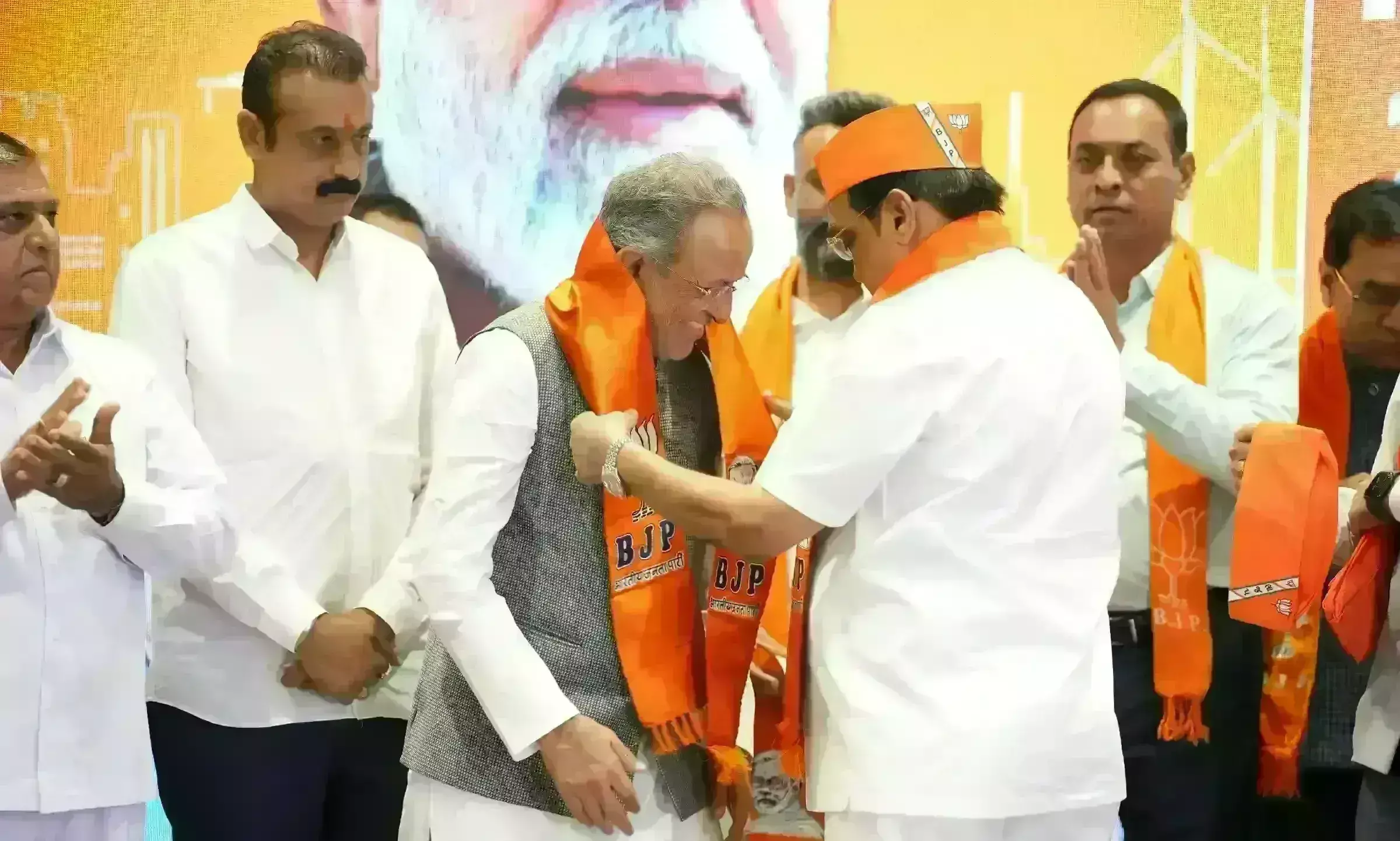 गुजरात में भारत जोड़ो यात्रा पहुंचने से पहले कांग्रेस को बड़ा झटका, पूर्व प्रदेशाध्यक्ष भाजपा में शामिल