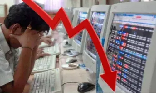 शुरुआती कारोबार में शेयर बाजार पर दबाव, सेंसेक्स और निफ्टी लुढ़के