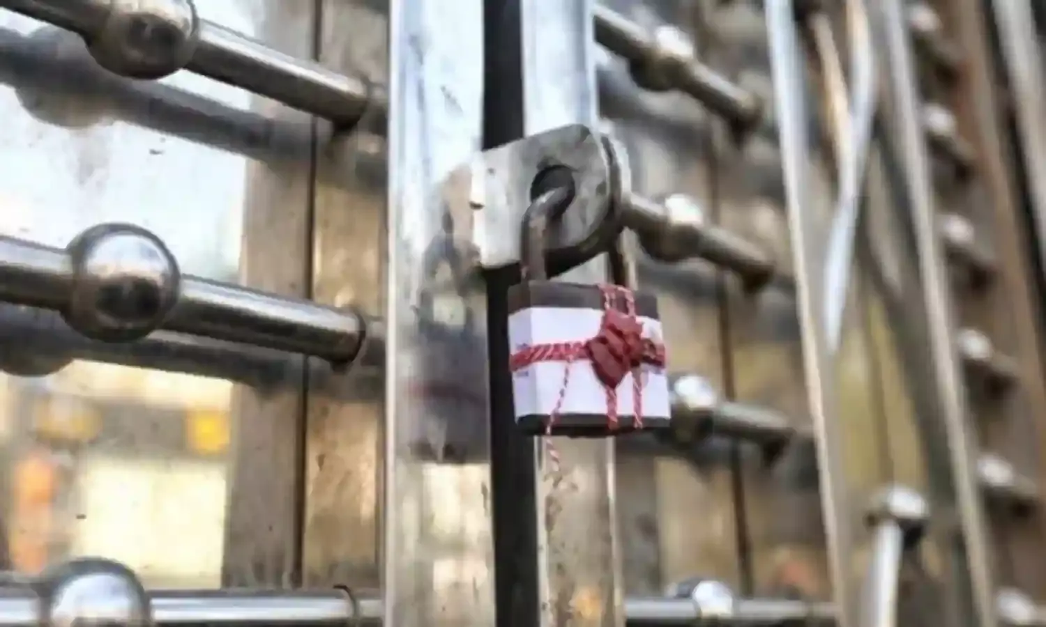 ढाका में बेली रोड त्रासदी में 46 लोगों की मौत के बाद अवैध रेस्तरां पर छापे ढाका में बेली रोड त्रासदी में 46 लोगों की मौत के बाद अवैध रेस्तरां पर छापे