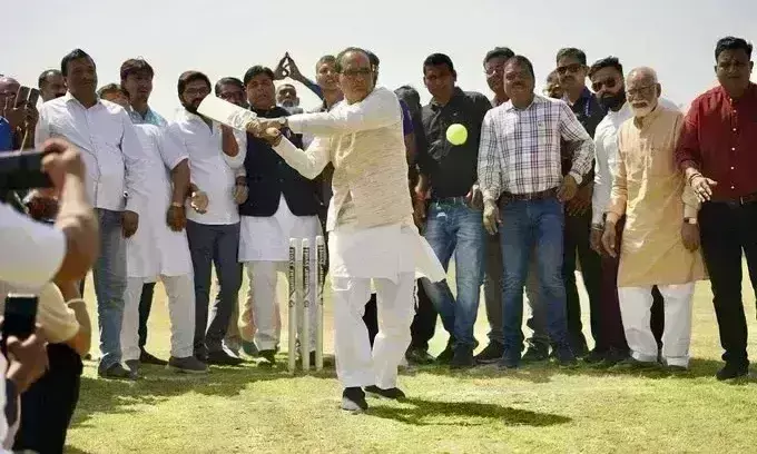 अलग अंदाज में नजर आएं शिवराज सिंह चौहान, अबकी बार 400 पार के नारे संग बाॅल को पहुंचाया बांड्री पार