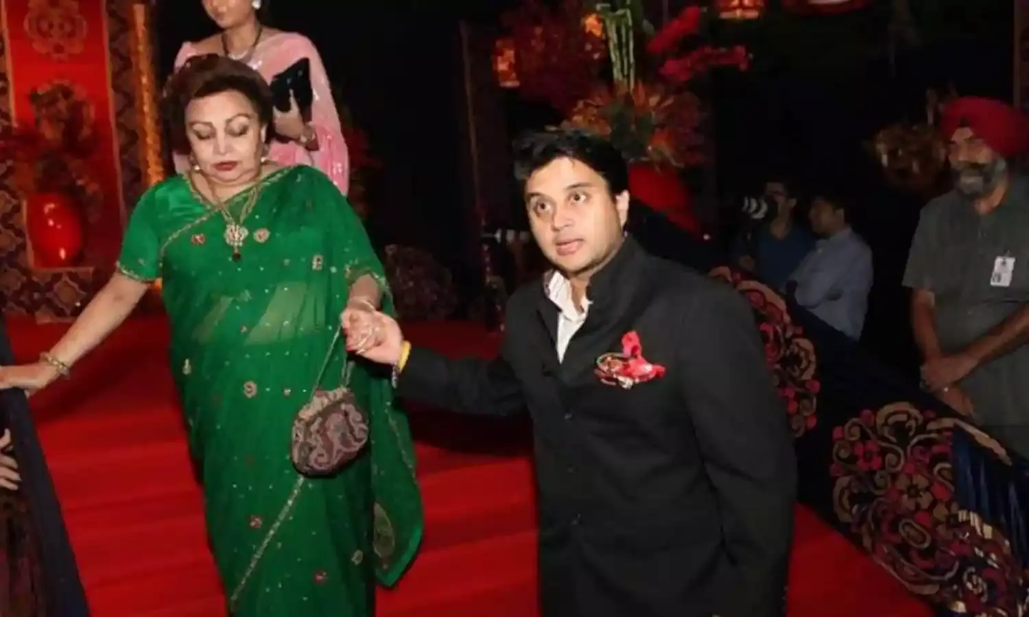 एम्स में वेंटिलेटर पर हैं ज्योतिरादित्य सिंधिया की मां माधवी राजे, फेफड़ों में हुआ संक्रमण