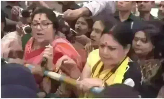 संदेशखाली जा रही भाजपा नेत्रियों को पुलिस ने रोका, लॉकेट चटर्जी-अग्निमित्रा पॉल को हिरासत में लिया
