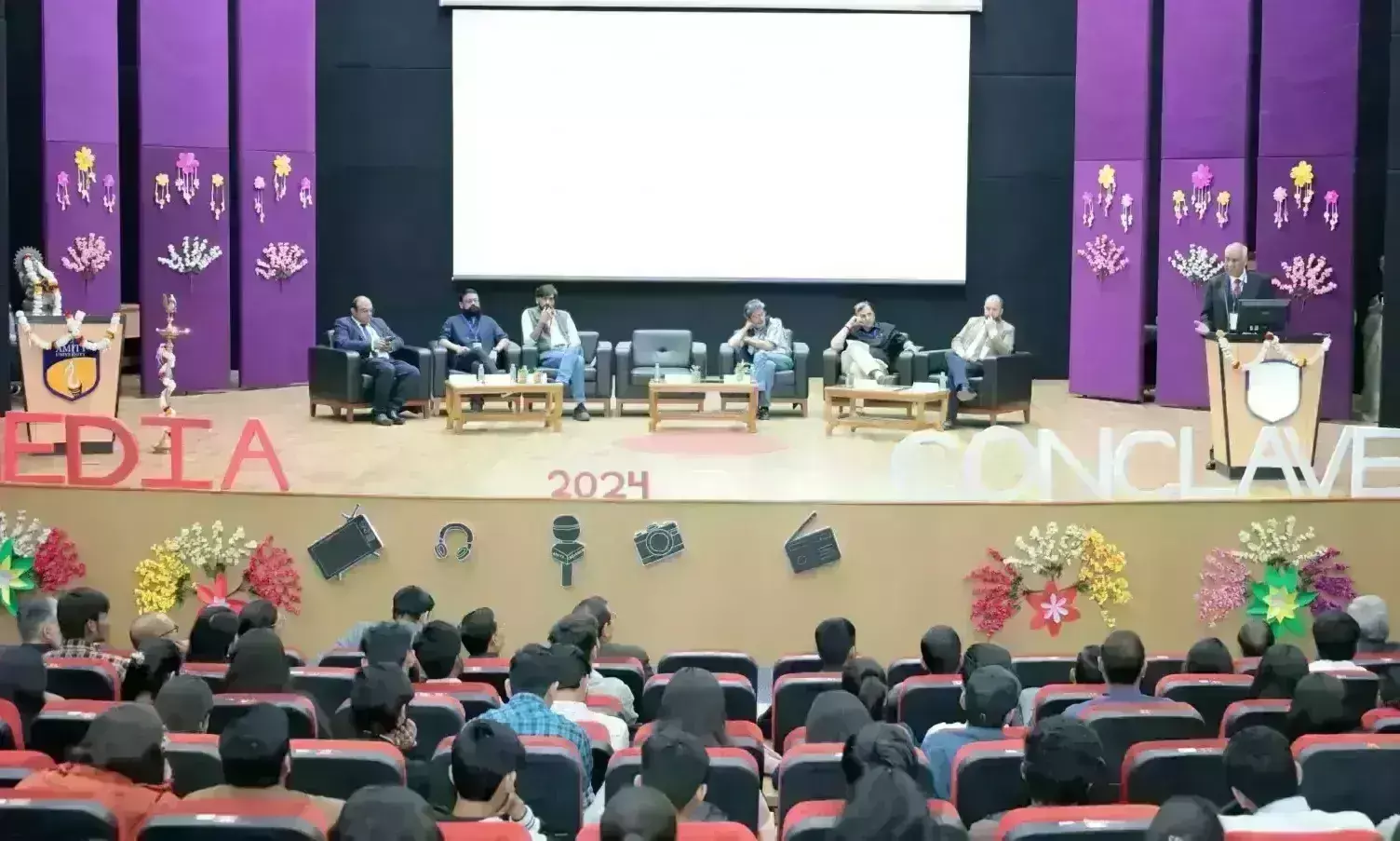 Amity University में चार सत्रों में मीडिया कॉन्क्लेव का आयोजन