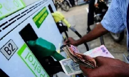 कच्चा तेल 83 डॉलर प्रति बैरल, पेट्रोल-डीजल की कीमतों में बदलाव नहीं