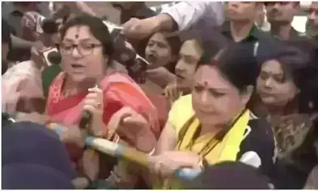 संदेशखाली जा रही भाजपा नेत्रियों को पुलिस ने रोका, लॉकेट चटर्जी-अग्निमित्रा पॉल को हिरासत में लिया