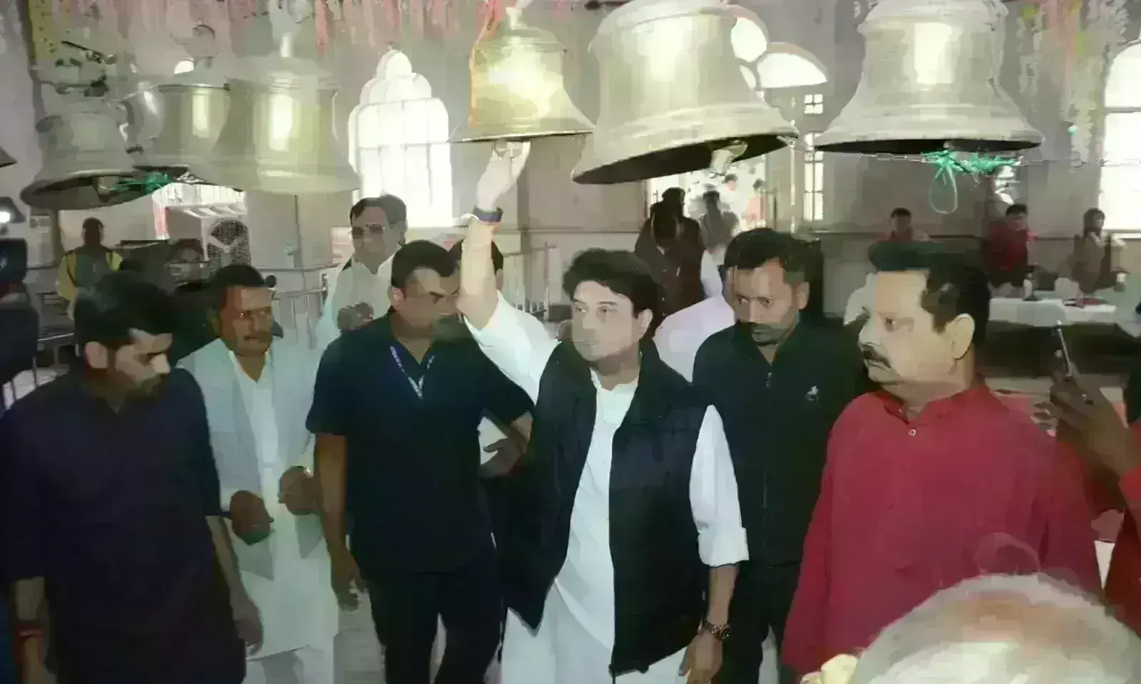 ज्योतिरादित्य सिंधिया ने जौरासी के अष्ट महालक्ष्मी मंदिर में किया पूजन, कहा - हजारों साल से धर्म एवं अध्यात्म का केन्द्र रहा है ग्वालियर