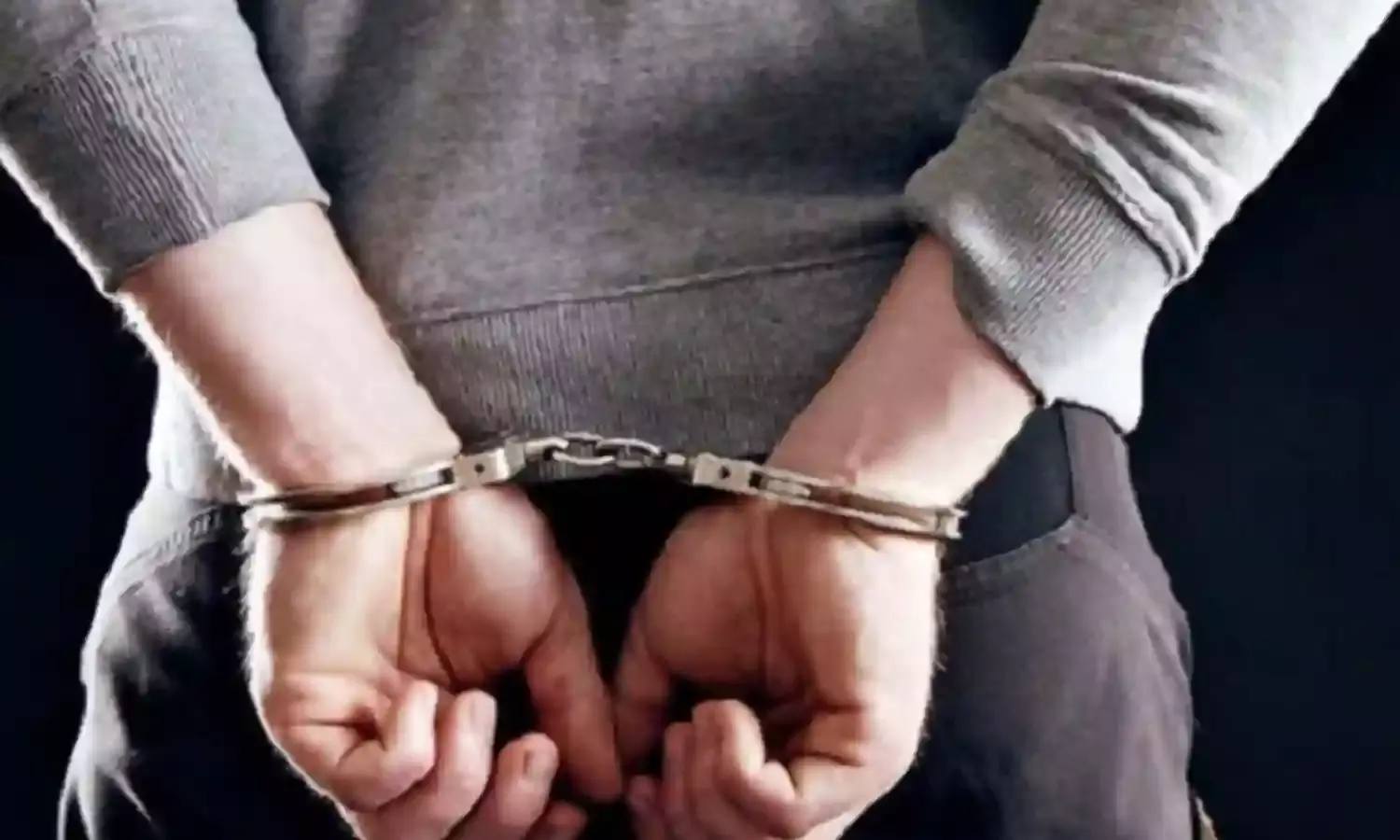 पुलिस व बदमाश के बीच मुठभेड़ में तस्कर को लगी गोली, गिरफ्तार