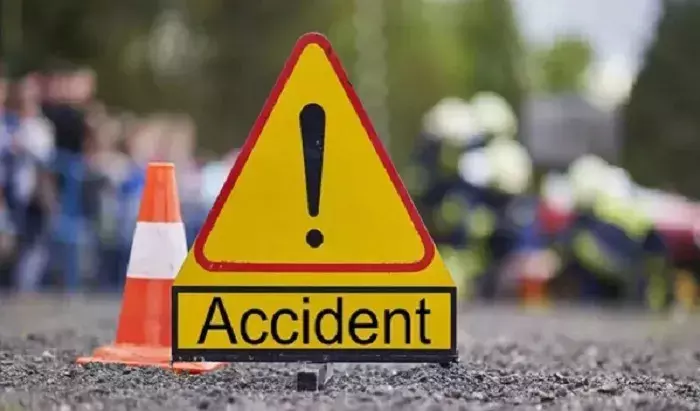 कार की टक्कर से बाइक सवार 19 वर्षीय युवक की मौत