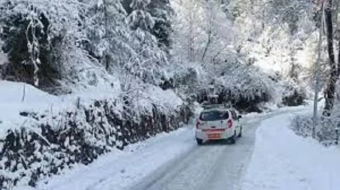 पहाड़ी क्षेत्रों में बर्फबारी के बाद बंगाल में गिरा तापमान