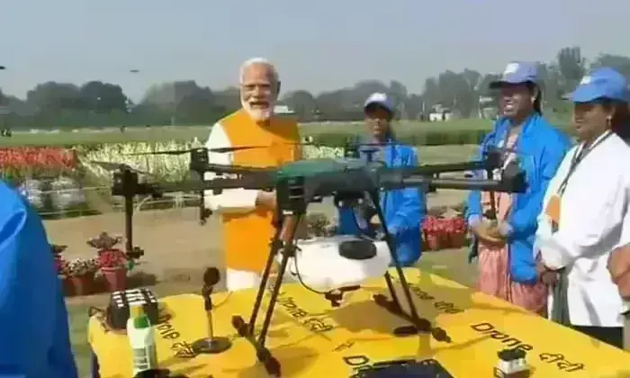 प्रधानमंत्री मोदी ने नमो ड्रोन दीदियों को ड्रोन सौंपे, कहा - पूर्ववर्ती सरकारों ने कभी आपकी फिक्र नहीं की