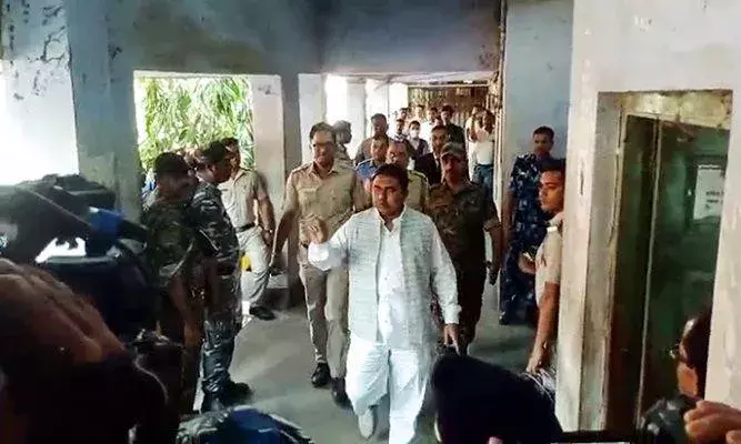 शेख शाहजहां के करीबियों पर सीबीआई की कार्रवाई, किया तलब