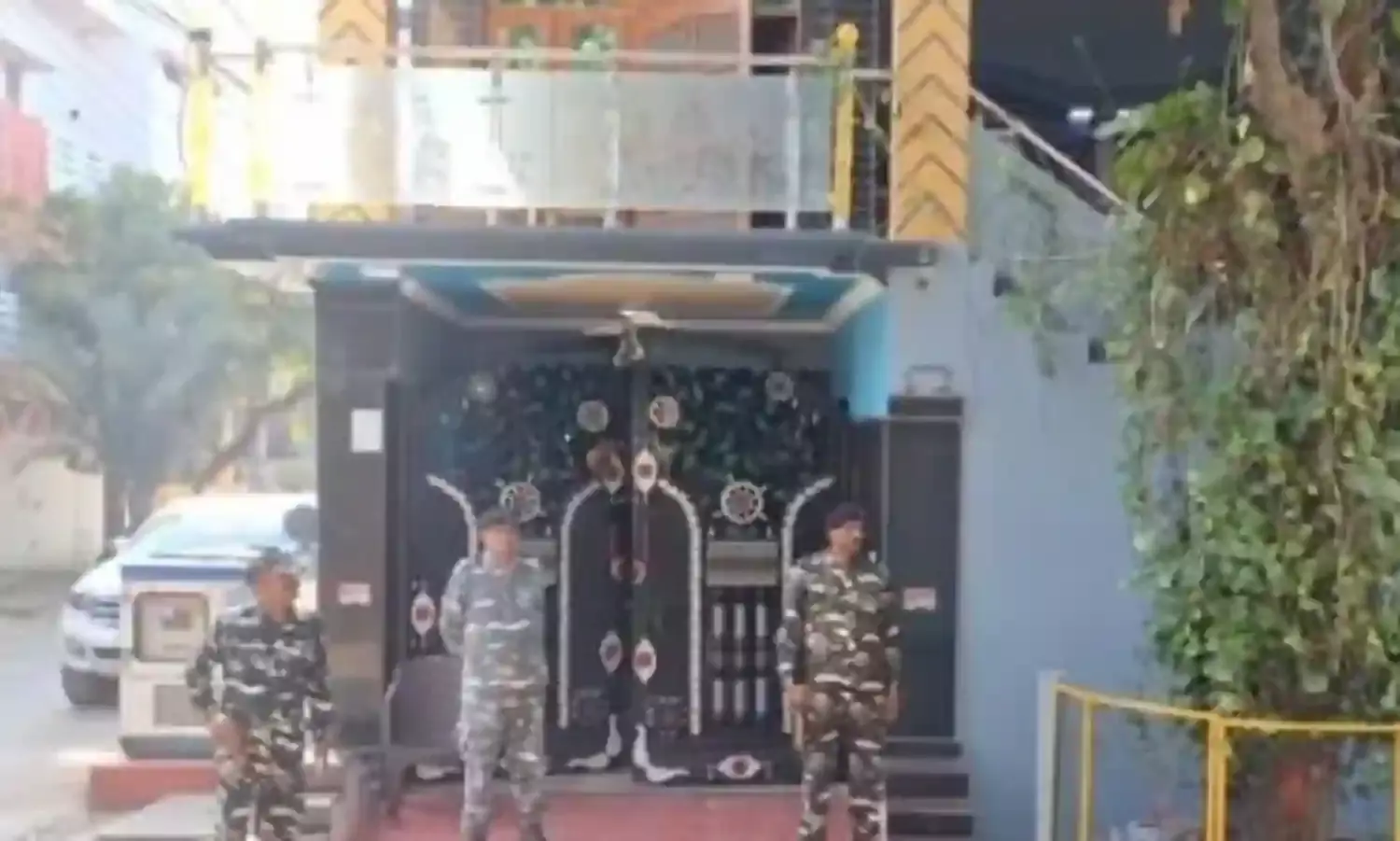 उत्तरप्रदेश : सपा नेता गायत्री प्रजापति के ठिकानों पर ईडी की रेड, मनी लांड्रिंग के शिकंजे में बेटे और करीबी