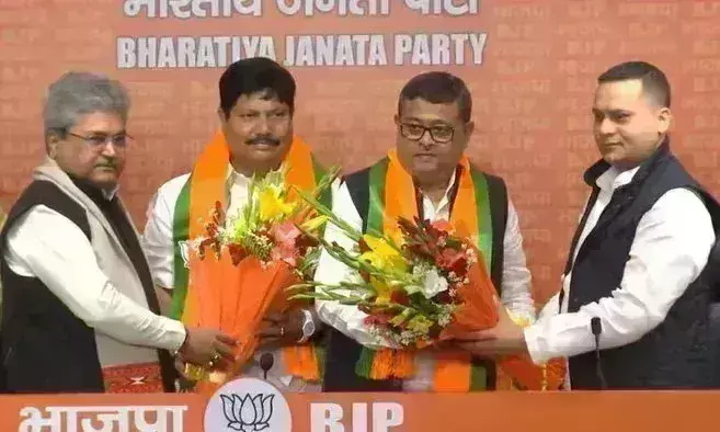 बंगाल में तृणमूल को झटका, अर्जुन सिंह और दिव्येंदु अधिकारी भाजपा में शामिल बंगाल में तृणमूल को झटका, अर्जुन सिंह और दिव्येंदु अधिकारी भाजपा में शामिल