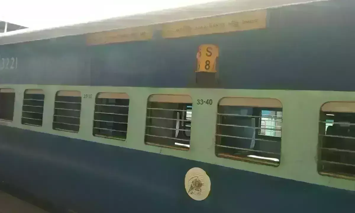 बैंगलुरु में लूट का किया प्रयास, ग्वालियर में कर्नाटक एक्सप्रेस से दबोचे बदमाश बैंगलुरु में लूट का किया प्रयास, ग्वालियर में कर्नाटक एक्सप्रेस से दबोचे बदमाश