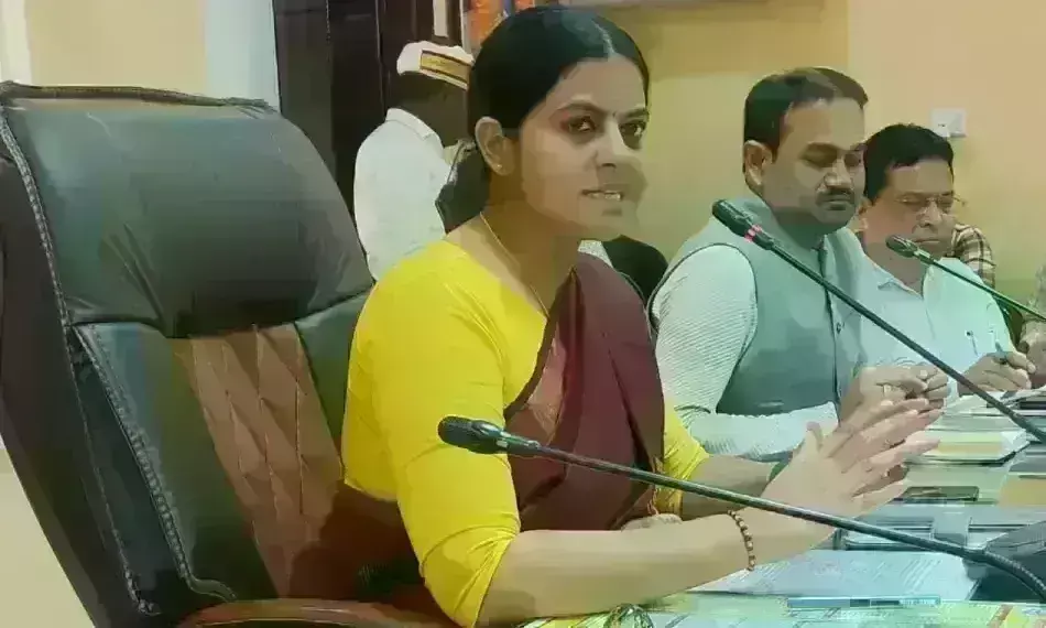 सावधान... अमेठी की पहचान दुनिया से जुड़ी हैं, छोटी छोटी खबरें इंटरनेशनल बन जाती है - कलेक्टर सावधान... अमेठी की पहचान दुनिया से जुड़ी हैं, छोटी छोटी खबरें इंटरनेशनल बन जाती है - कलेक्टर