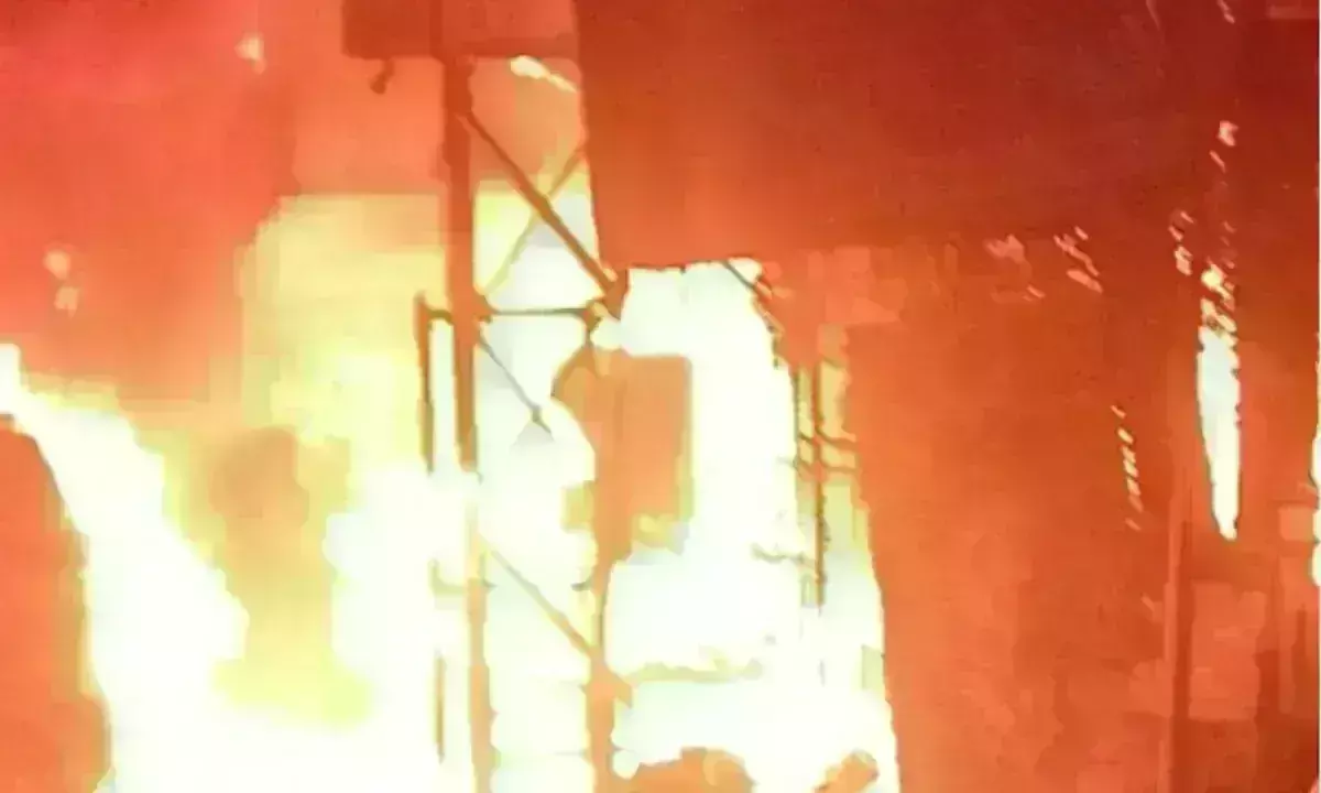 भोपाल की मैकेनिक मार्केट में लगी आग, दो दुकान और तीन कारें जलीं