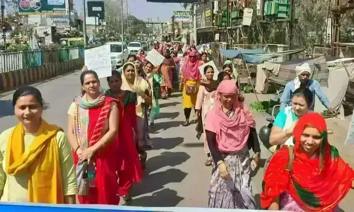 ग्वालियर में महिलाओं ने हजीरा से कांच मिल पार्क तक निकाली रैली, मतदान करने का किया आह्वान
