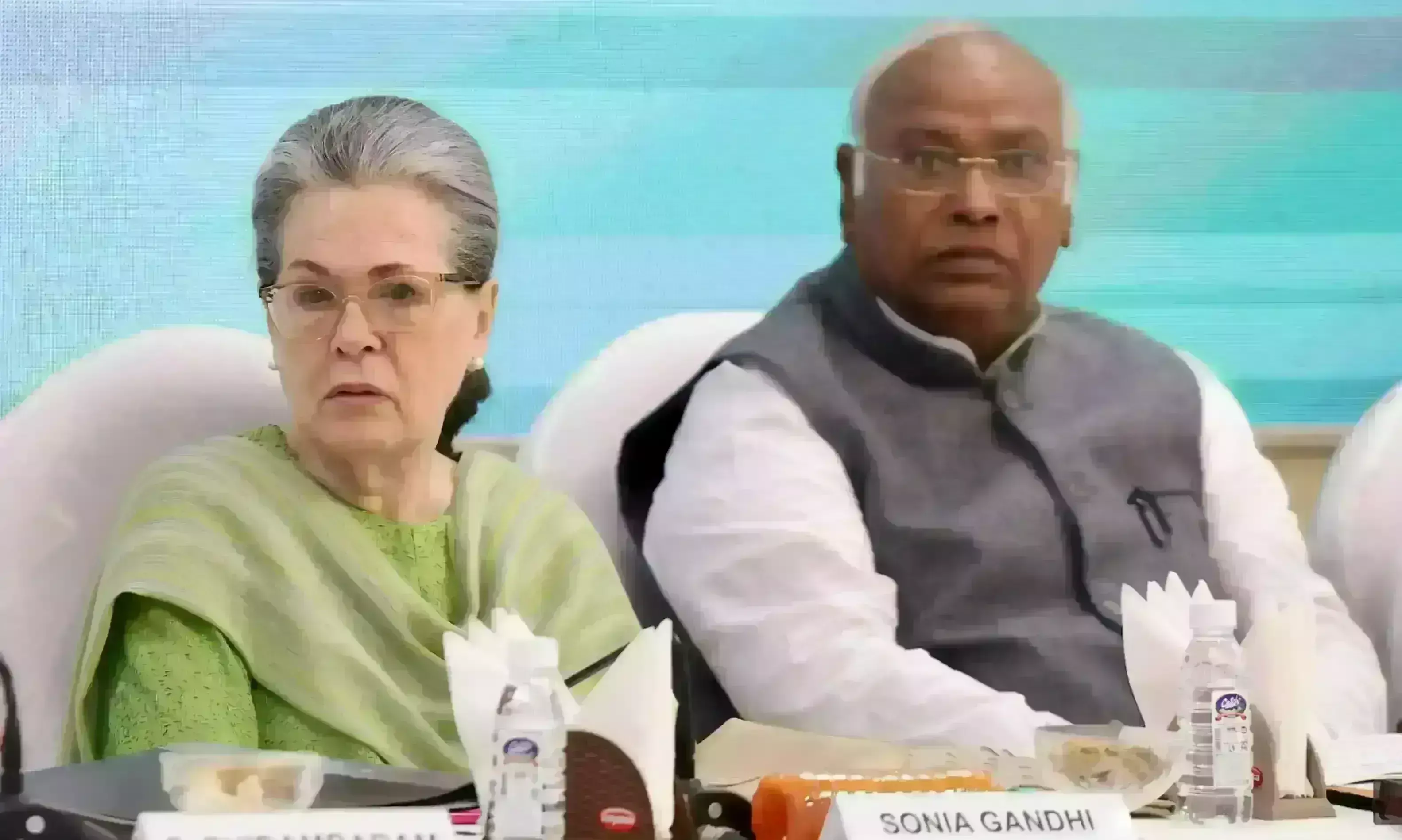 कांग्रेस कार्य समिति में घोषणापत्र पर चर्चा, 5 क्षेत्रों में 25 गारंटी देगी