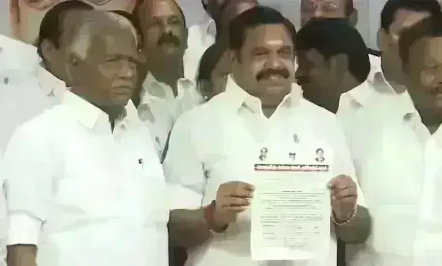 AIADMK ने जारी की पहली लिस्ट, 16 सीटों पर घोषित किए नाम AIADMK ने जारी की पहली लिस्ट, 16 सीटों पर घोषित किए नाम