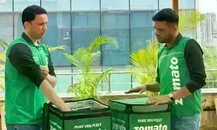 Zomato ने ट्रोल होने के बाद बदला फैसला, अब वेज और नॉनवेज डिलीवरी बॉय के लिए अलग ड्रेस नहीं