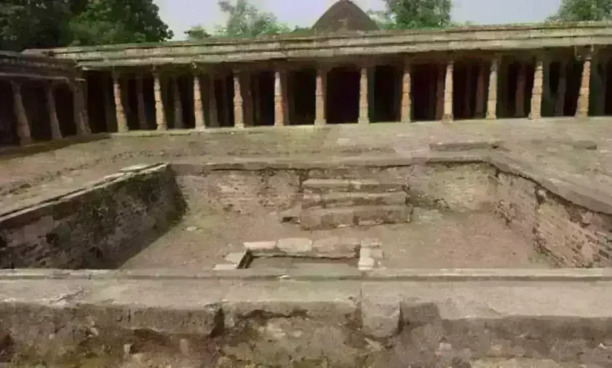 भोजशाला में 16वें दिन ASI का सर्वे जारी, खुदाई में मिली सीढ़ियां