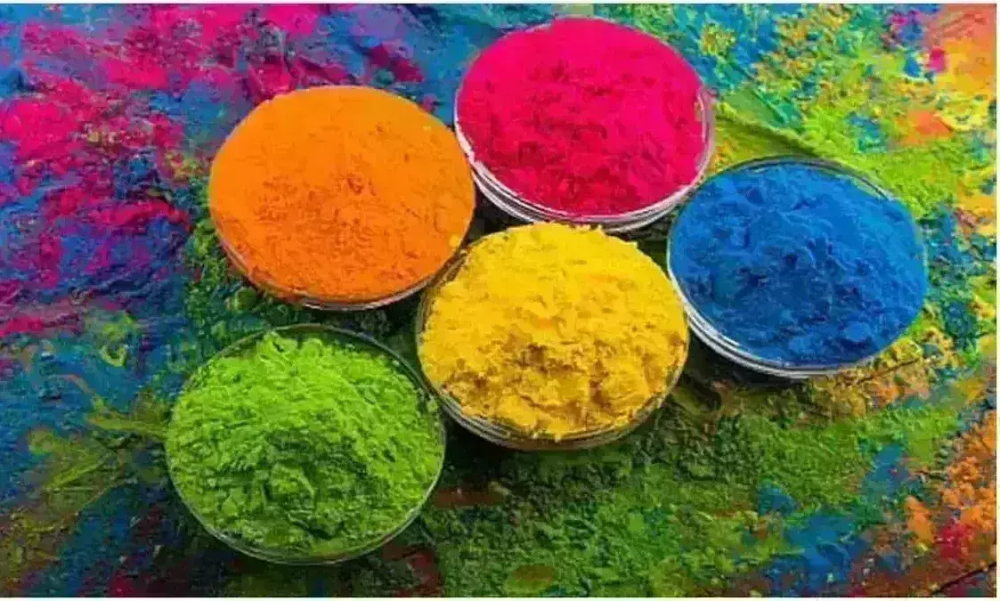 केमिकल वाले रंग की अपनी होली न बना दे बेरंग, बचाव लिए यह... करें उपाय केमिकल वाले रंग की अपनी होली न बना दे बेरंग, बचाव लिए यह... करें उपाय