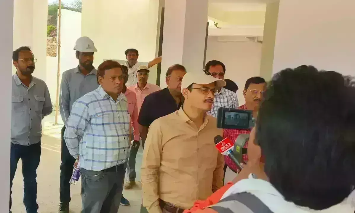 लिफ्टों के भुगतान से पहले मानपुर देखने पहुंचे ग्वालियर निगमायुक्त