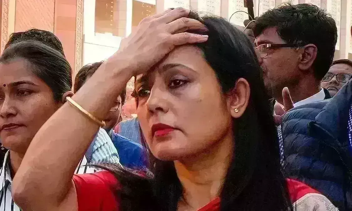 महुआ मोइत्रा के ठिकानों पर CBI का छापा, घूस लेकर संसद में सवाल पूछने के मामले में कार्रवाई