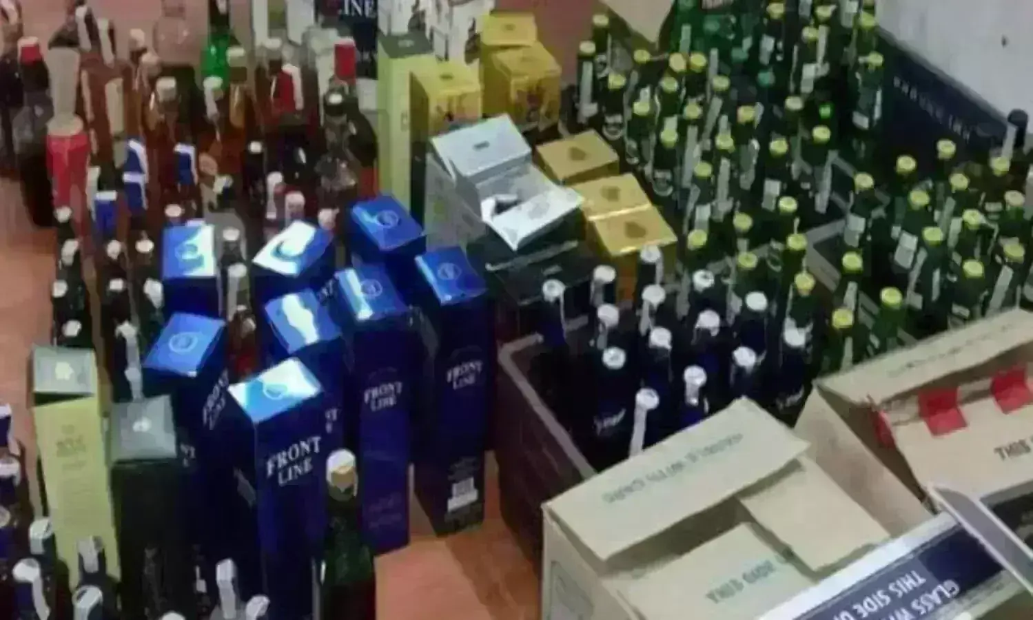 ग्वालियर में सात दिन में 400 स्थाई वारंटी, 47 कट्टे, 8753 लीटर अवैध शराब पकड़ी ग्वालियर में सात दिन में 400 स्थाई वारंटी, 47 कट्टे, 8753 लीटर अवैध शराब पकड़ी