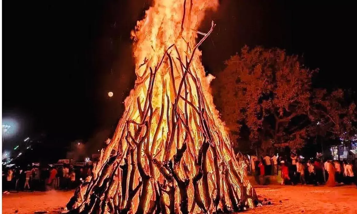 आज से मनेगा होली का त्योहार, दहन के बाद लगेगा रंग और उड़ेगा गुलाल