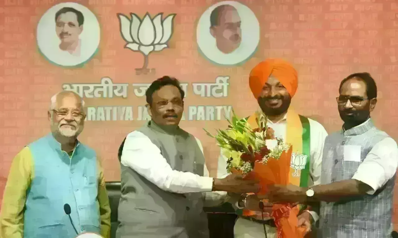 पंजाब में कांग्रेस को बड़ा झटका, सांसद रवनीत बिट्टू भाजपा में शामिल पंजाब में कांग्रेस को बड़ा झटका, सांसद रवनीत बिट्टू भाजपा में शामिल