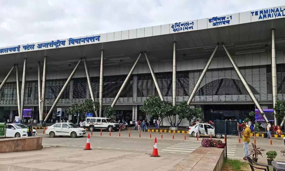 अहमदाबाद एयरपोर्ट ने बनाया नया रिकॉर्ड, 1 साल में 1.15 करोड़ से अधिक यात्री पहुंचे