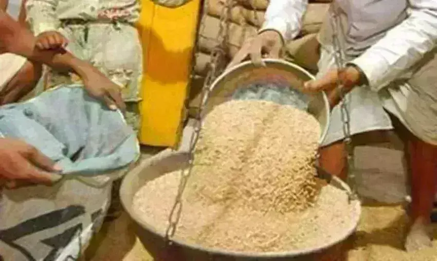 ग्वालियर में शासकीय उचित मूल्य की दुकान पर एक्शन, अनियमितता मिलने पर निलंबित