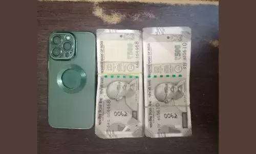 मोबाइल पर आईपीएल सट्टा खिलवा रहे सट्टेबाज को पकड़ा