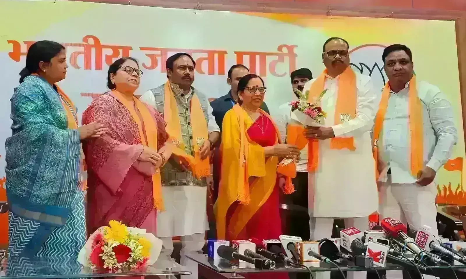 अखिलेश यादव को बड़ा झटका, सपा महिला सभा की पांच बार प्रदेश अध्यक्ष रहीं गीता सिंह भाजपा में शामिल अखिलेश यादव को बड़ा झटका, सपा महिला सभा की पांच बार प्रदेश अध्यक्ष रहीं गीता सिंह भाजपा में शामिल