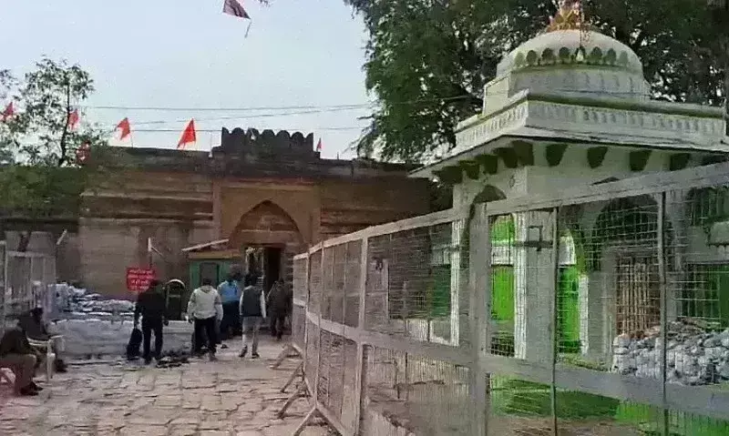 भोजशाला में ASI का सर्वे आठवें दिन भी रहा जारी, जुमे की नमाज के दौरान रहा बंद