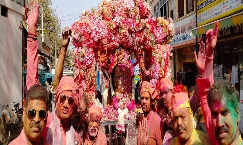 ग्वालियर में मनी रंगपंचमी,  भगवान अचलनाथ गाजे-बाजे के साथ निकले होली खेलने