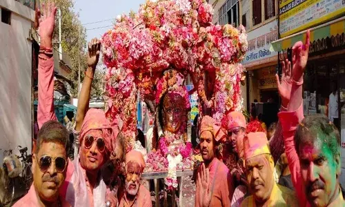ग्वालियर में मनी रंगपंचमी,  भगवान अचलनाथ गाजे-बाजे के साथ निकले होली खेलने