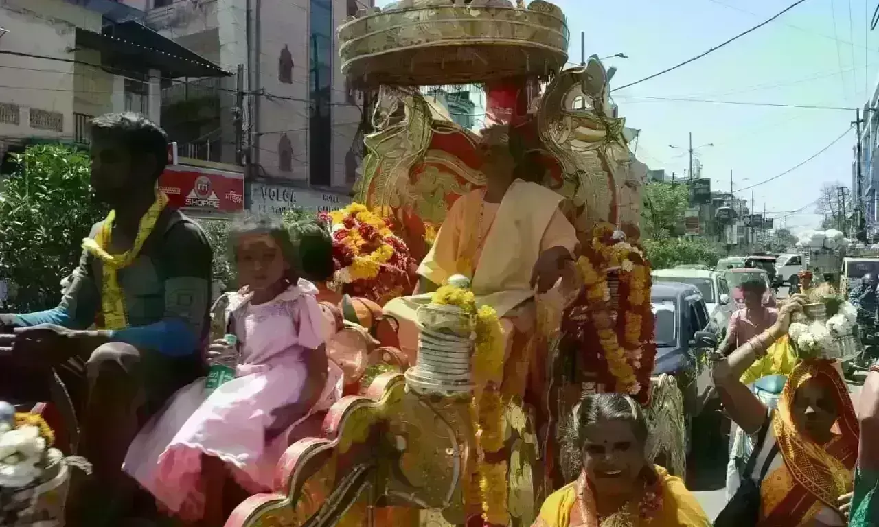 ग्वालियर में भव्य कलश यात्रा के संग राघव ऋषि की कथा शुरू