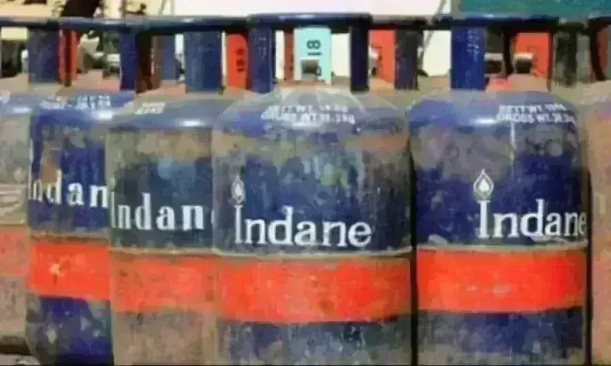 कॉमर्शियल गैस सिलेंडर हुआ सस्ता, जानिए कितनी घटी कीमत