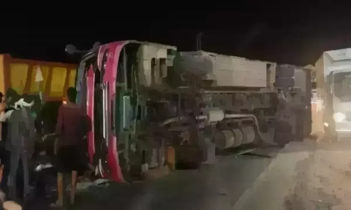 मुरैना में बड़ा हादसा, श्रद्धालुओं से भरी बस पलटी, कई घायल