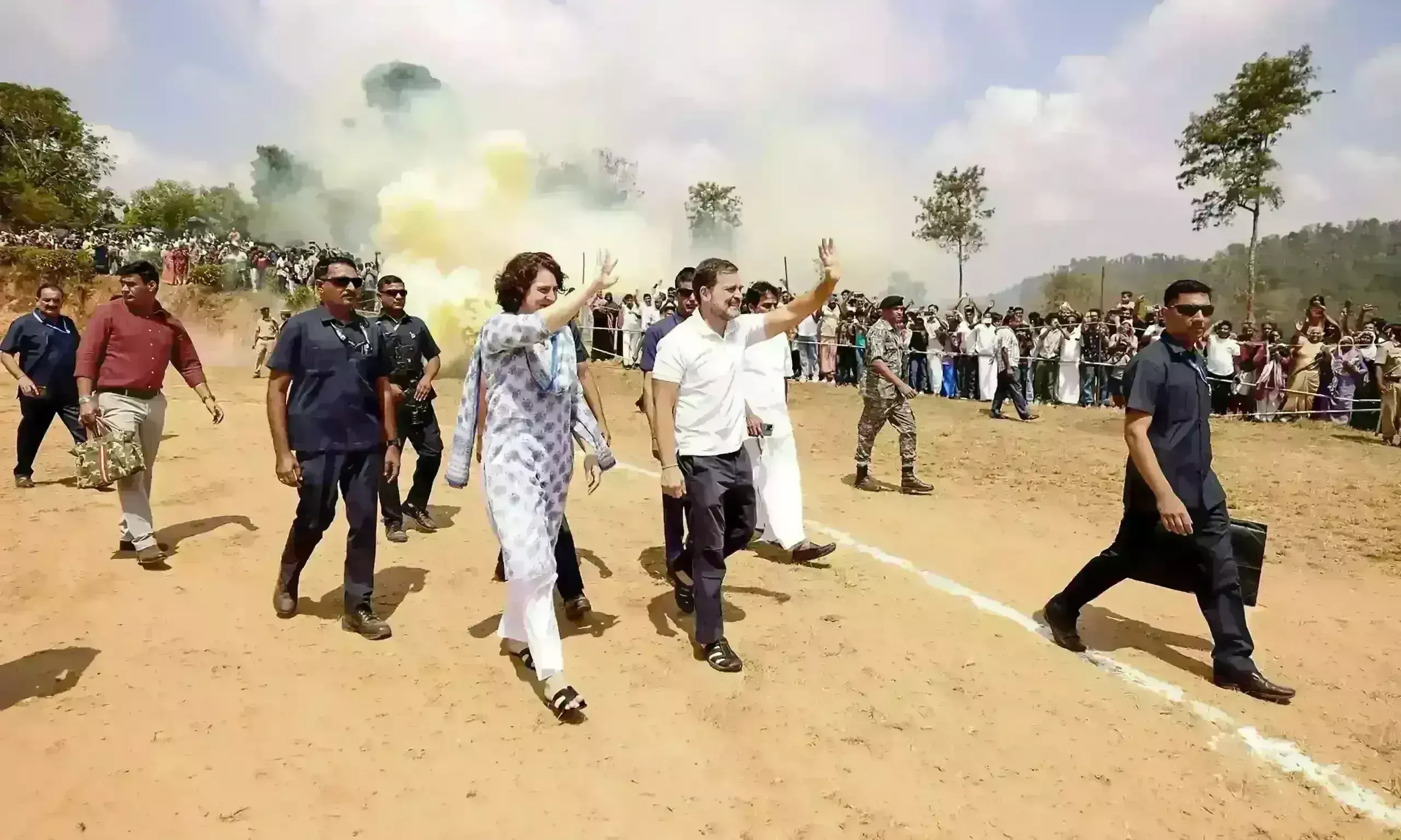 राहुल गांधी ने वायनाड से भरा नामांकन, कहा - आपका सांसद सदस्य होना मेरे लिए सम्मान की बात