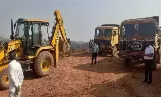अवैध उत्खनन के खिलाफ हुई बड़ी कार्रवाई, दो एलएनटी मशीनें व चार ट्रेक्टर ट्रॉली जब्त अवैध उत्खनन के खिलाफ हुई बड़ी कार्रवाई, दो एलएनटी मशीनें व चार ट्रेक्टर ट्रॉली जब्त