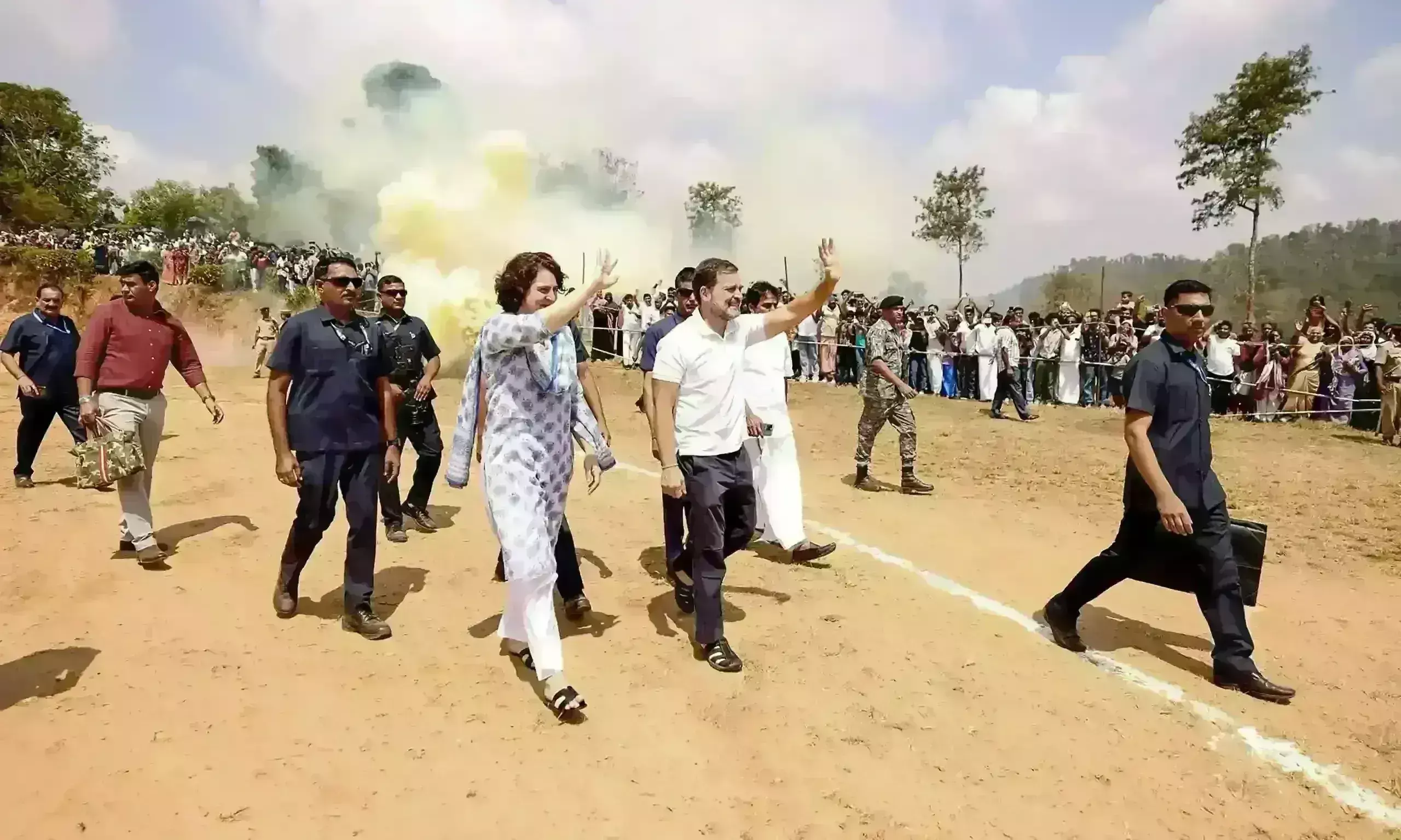 राहुल गांधी ने वायनाड से भरा नामांकन, कहा - आपका सांसद सदस्य होना मेरे लिए सम्मान की बात