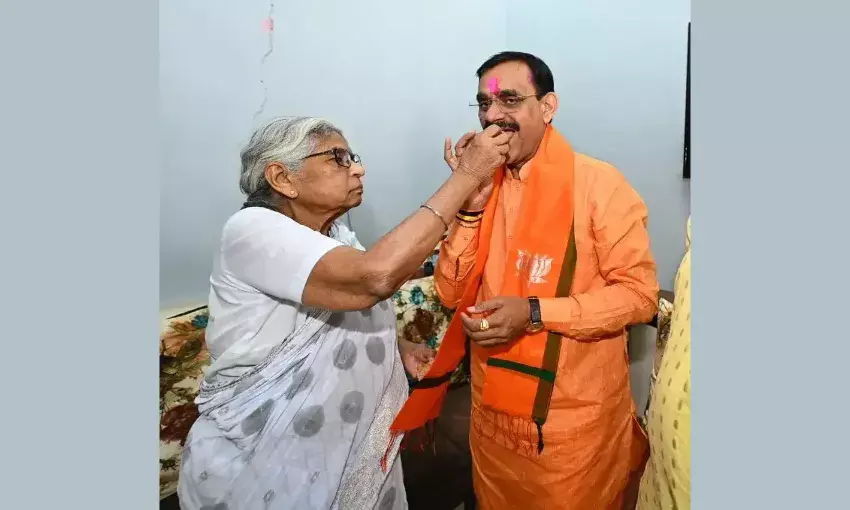 मप्र भाजपा प्रदेशाध्यक्ष वीडी शर्मा ने भरा नामांकन, कहा - गुलामी का एक ही प्रतीक बचा है कांग्रेस